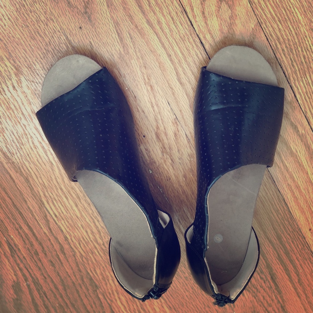 Black peep show side wedges